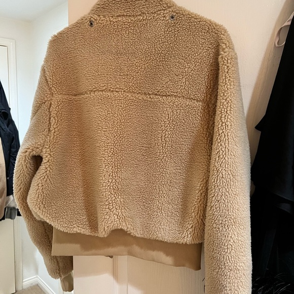 Alo yoga foxy Sherpa - Picture 2 of 3